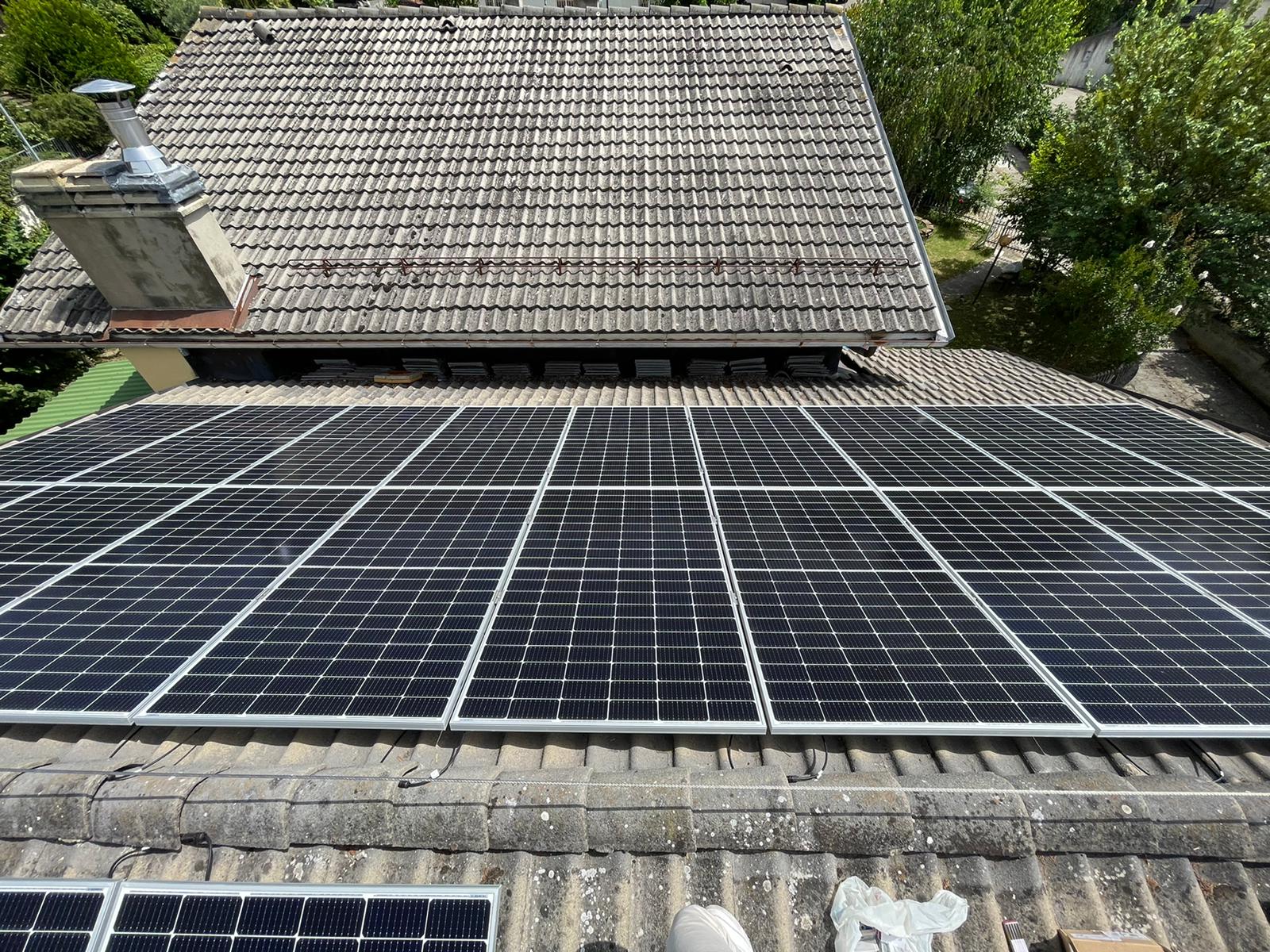 Impianto fotovoltaico fatto su tetto scosceso | GDE Energia