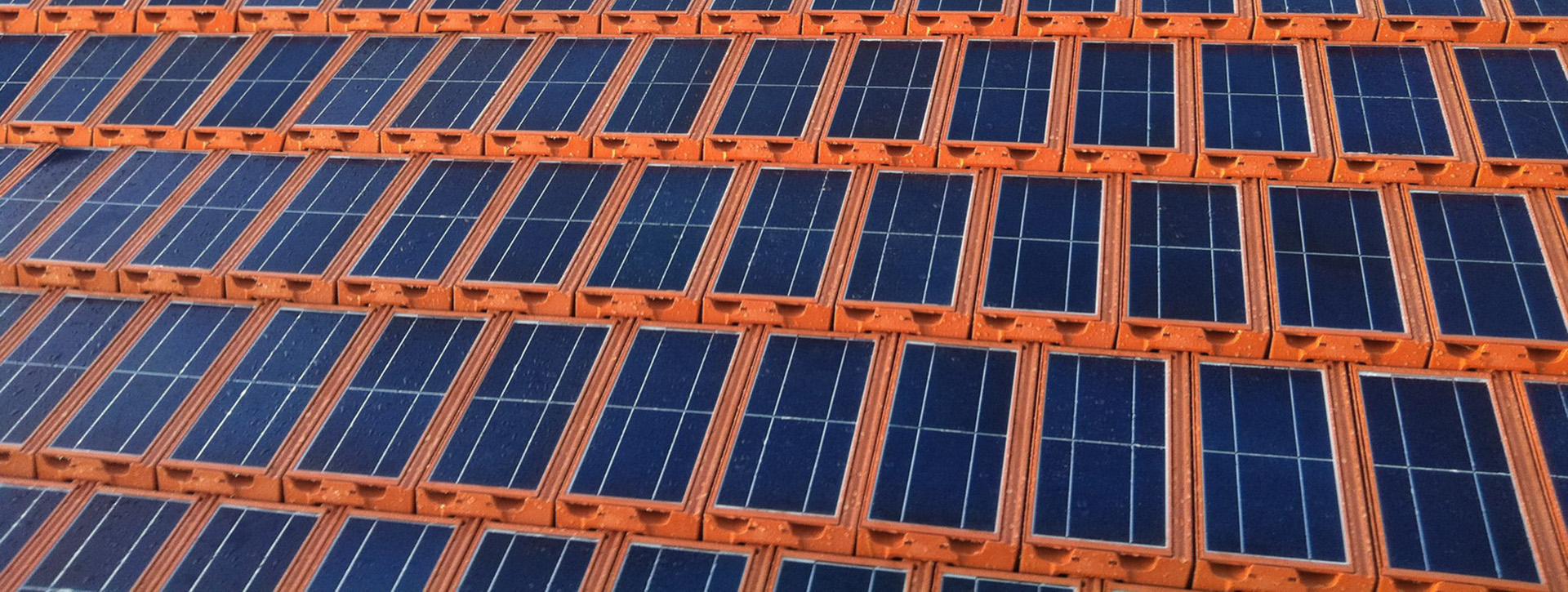 Tegole e coppi fotovoltaici: cosa sono e quando sceglierli - GDE