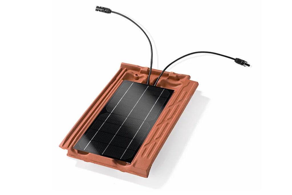 Tegole e coppi fotovoltaici: una tegola fotovoltaica di Industrie Cotto Possagno.